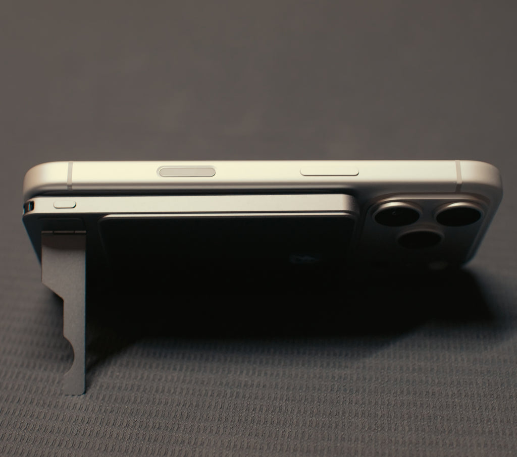 Bolt 3-in-1 Thin Charger - Gold